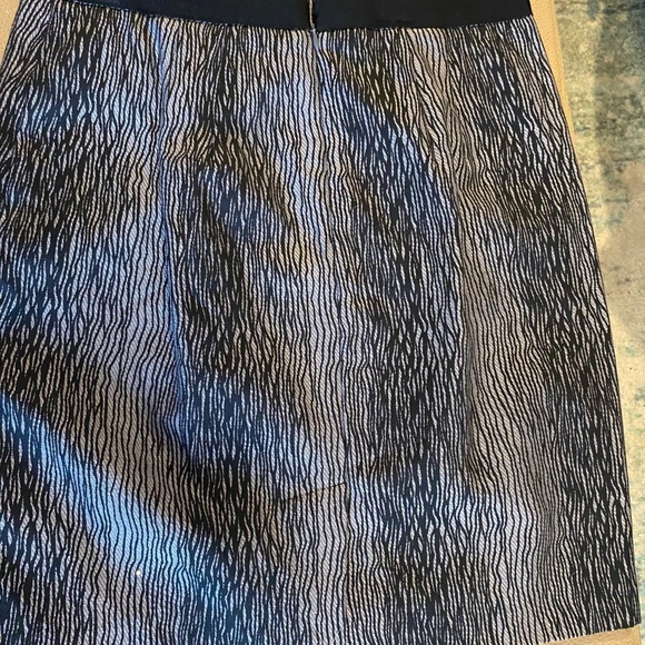 Ann Taylor Black and Gray skirt - Picture 2 of 3